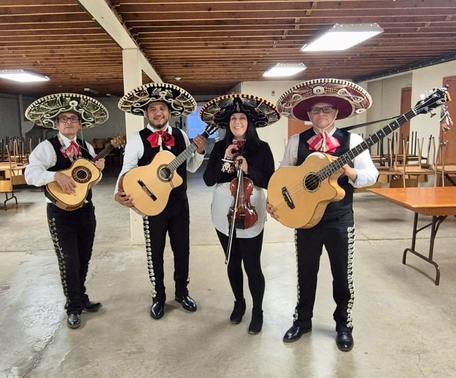 Mariachi Salinas performing