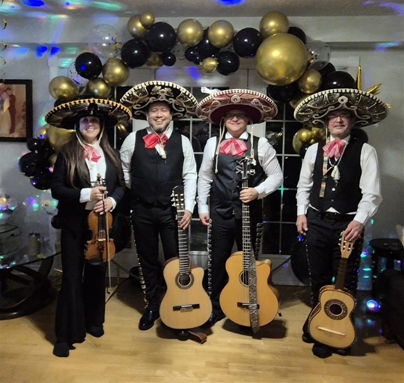 Mariachi Salinas performing