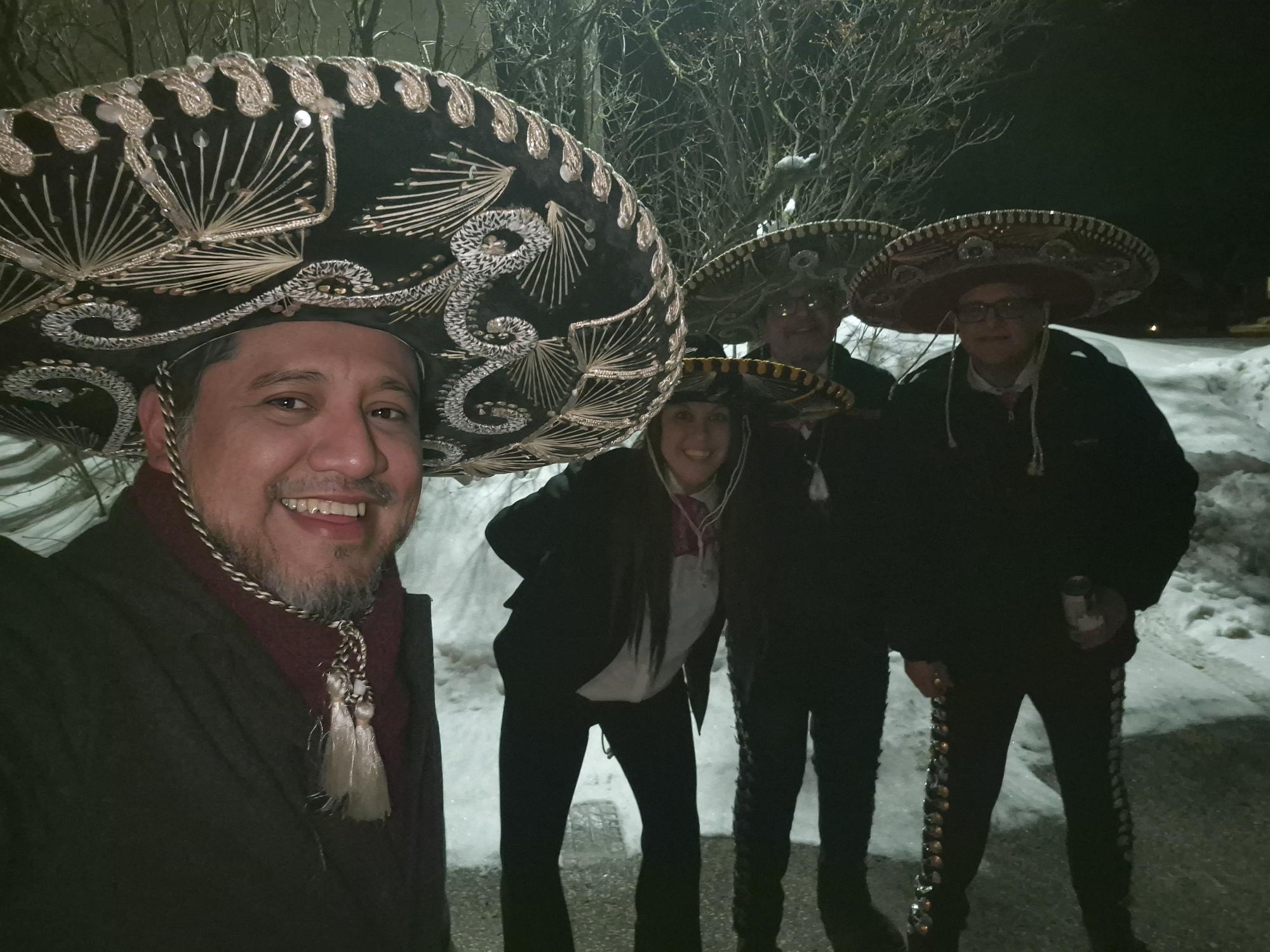 Mariachi Salinas performing